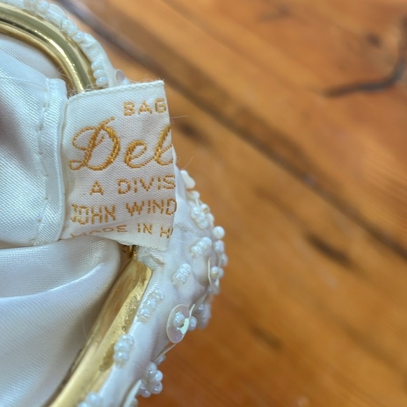 White beaded clutch by Debbie division of John wind Imports made in Hong Kong - Picture 8 of 12